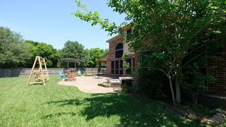 5Bdrm 3.5Bath 12Beds - HOME BIG AS TEXAS