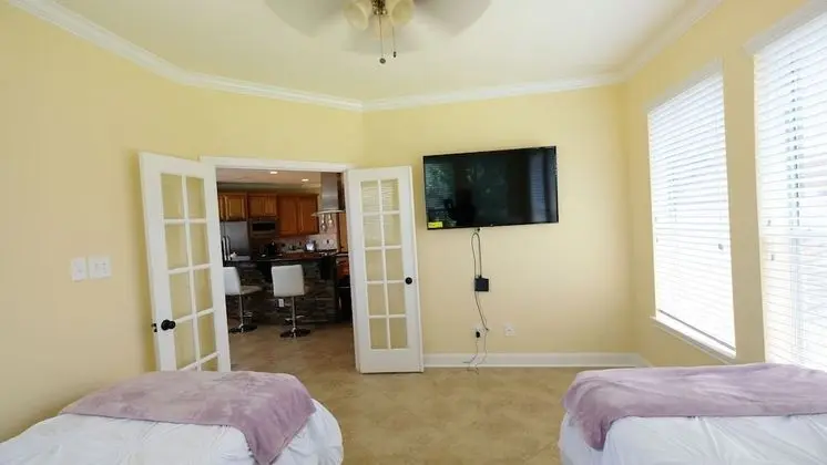 5Bdrm 3.5Bath 12Beds - HOME BIG AS TEXAS - Oda