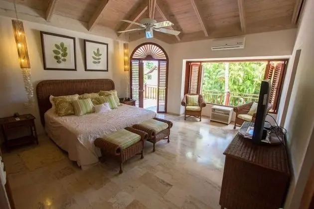 5BR 4.5BA Las Piñas CdC Villa by ASVR - Oda