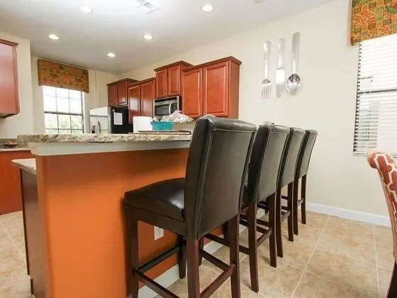 5BR 4.5BA Pool Home In ChampionsGate - Mutfak