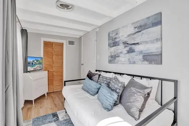 5BR with Heated Pool 5 min to Beach - Oda