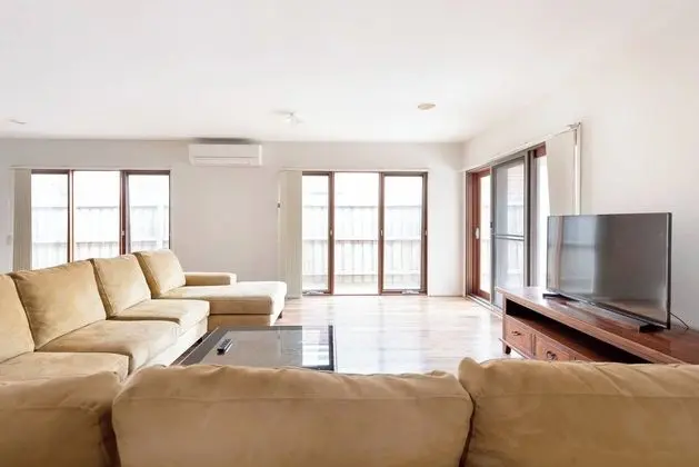5br Luxury House 20 Min To Cbd Spacious Living - Öne Çıkan Resim