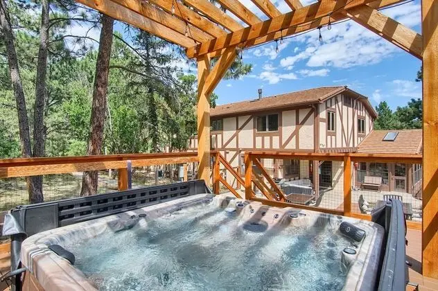 5BR Poe Manor Entertain,hot Tub+has Everything! - Spa