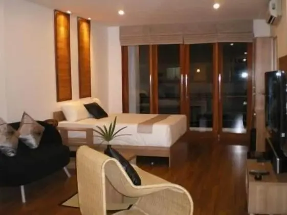 5ive Beach House Hotel