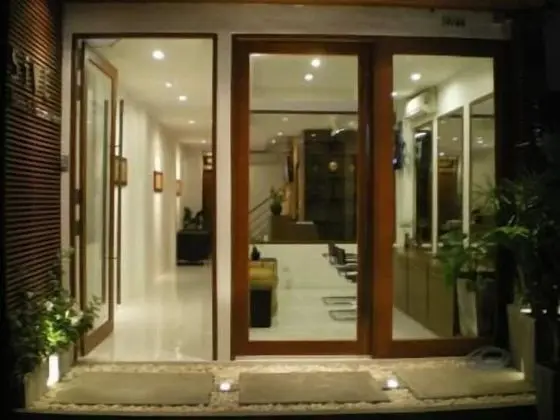 5ive Beach House Hotel - Lobi