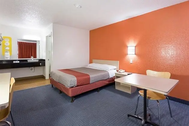 Motel 6 Baton Rouge Southeast - Genel