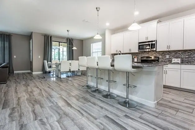 6 Bdrm 5 Bath in Solterra Resort - Mutfak
