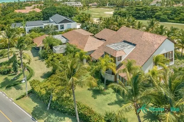 6 BR Villa At Arrecife Punta Cana - Oda