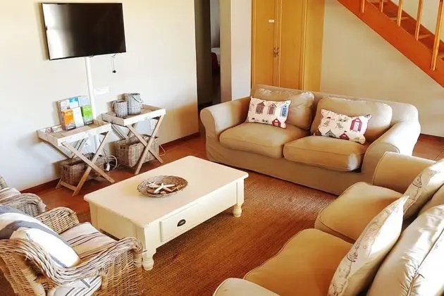 6 Fairway 2 Self catering - Lobi