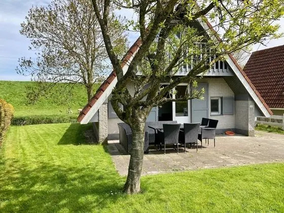 6 Pers Sunny House With Equipped Terrace Behind a Dike at Lauwersmeer