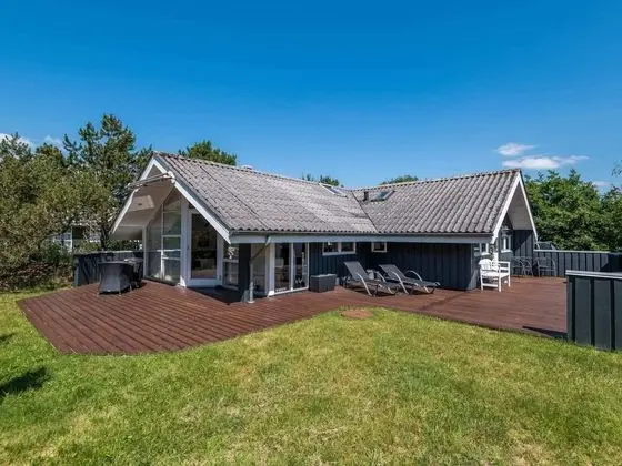 6 Person Holiday Home on a Holiday Park in Fanø