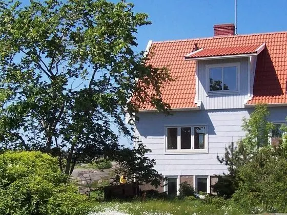 6 Person Holiday Home in Hovenäset