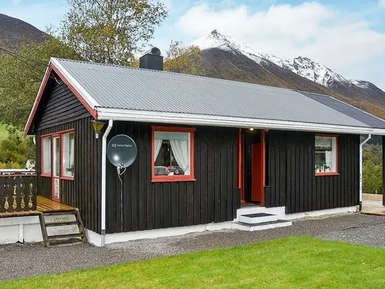 6 Person Holiday Home in Sæbø