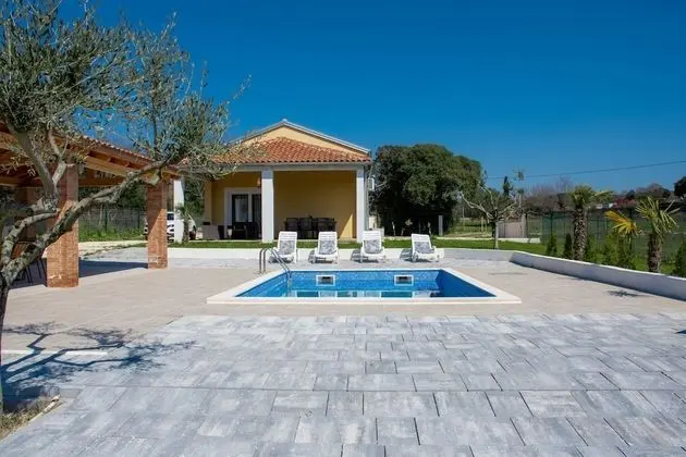 Villa for 6 persons with private pool