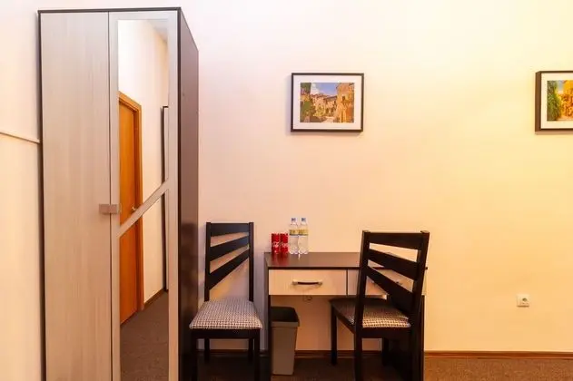 6 Rooms Mini-Hotel - Hostel - Oda Düzeni