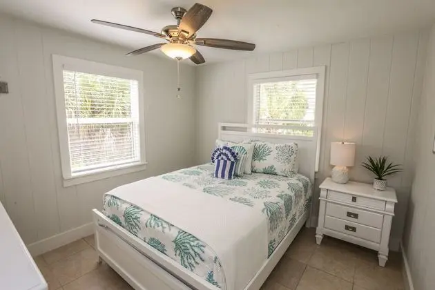 6050 Estero Blvd Villa B - Oda