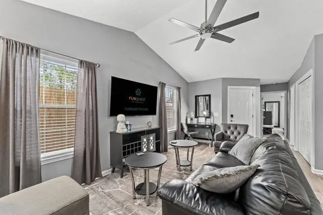6100 Pinetree Ave - Dış Mekan