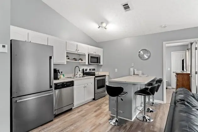 6100 Pinetree Ave - Dış Mekan