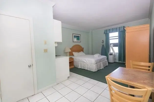 621 Ocean View Hollywood - Oda