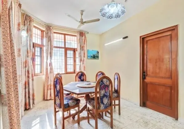 Villa 63 Blusalz Home Dehradun - Oda Düzeni