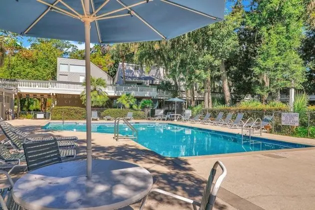 6401 Treetops - Havuz