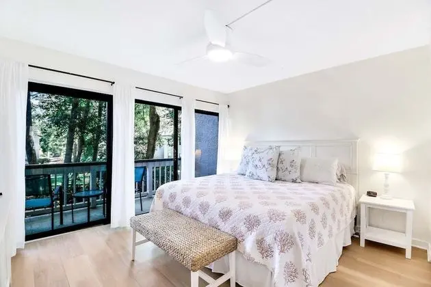 6401 Treetops - Oda
