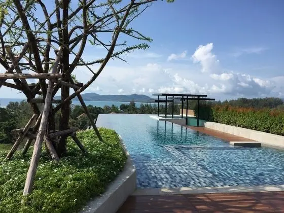 6Av 705 - Luxury Condo in Surin Beach Rooftop bar Pool and gym