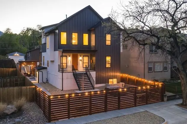 6bd3.5ba?downtown Modern Luxury W/hot Tub?