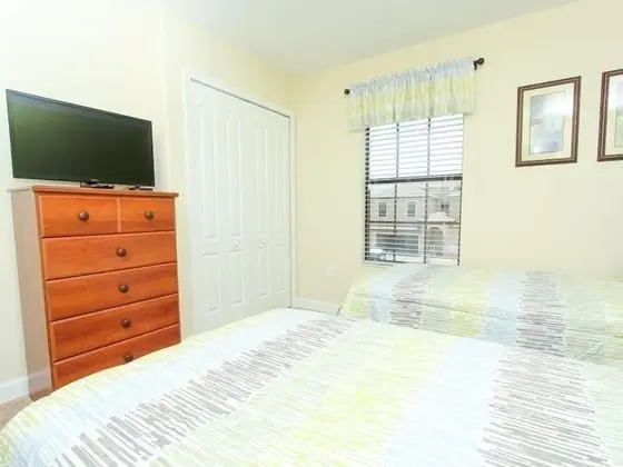 6BR 6BA Pool Home in ChampionsGate - Oda