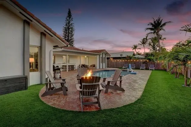 6BR Oasis with Heated Pool & Gameroom