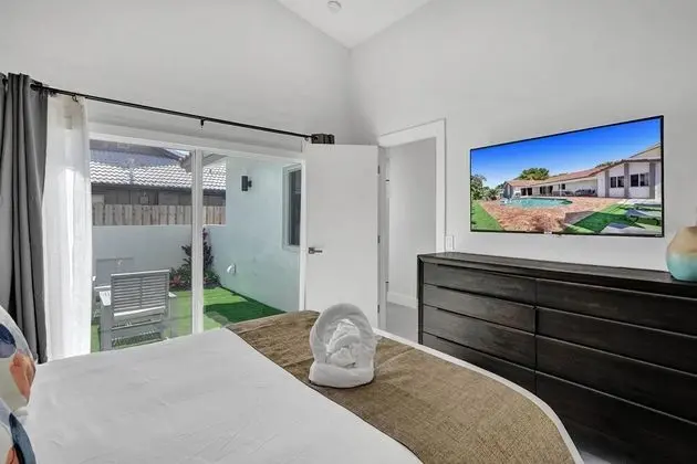 6BR Oasis with Heated Pool & Gameroom - Oda