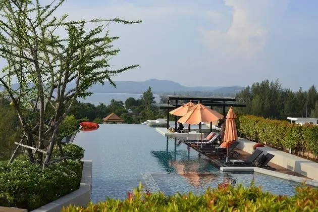 6th Avenue Phuket Surin - by Holy cow