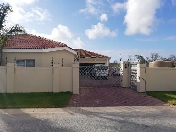 7 Amery Crescent Guesthouse