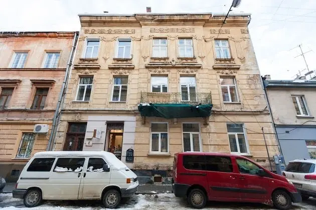 7 Apartments