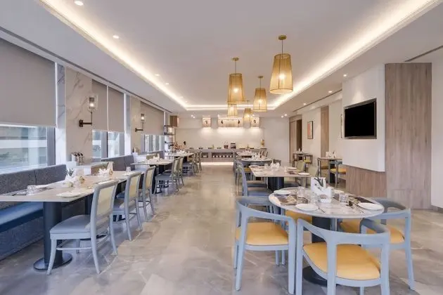 7 Apple Hotel Mahape - Yerinde Yemek