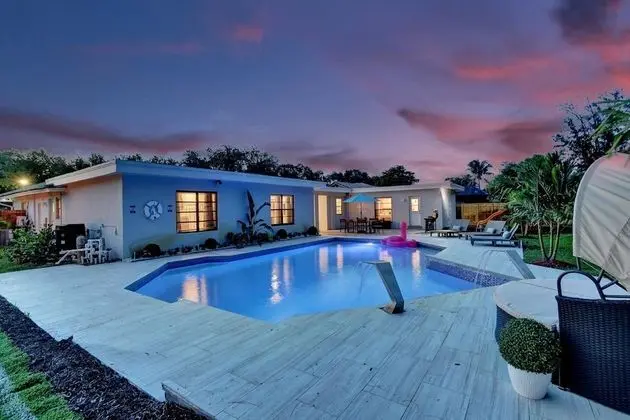 7 Br Home with Pool Gameroom & Soccer