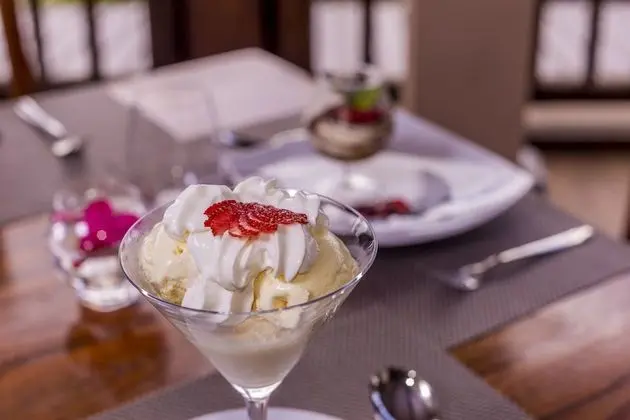 7 Cascades Restaurant Bar & Lodges - Yerinde Yemek