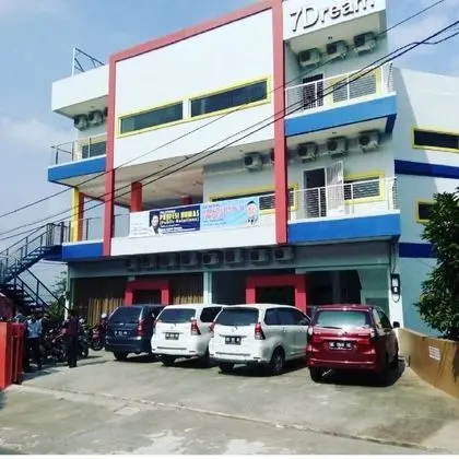 7 Dream Hotel
