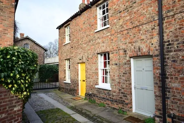 7 Monk Bar Court