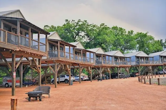 7 Son's Rio Cibolo - Birdhouse Cabin