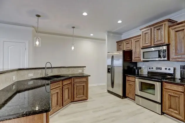 7037 Kingston Cove - Mutfak