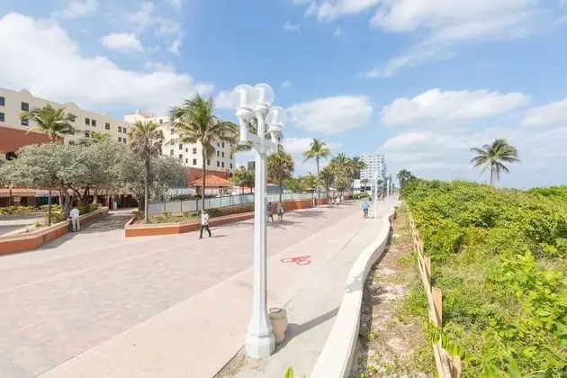 737 City View Studio on the Hollywood Beach Boardwalk - Dış Mekan