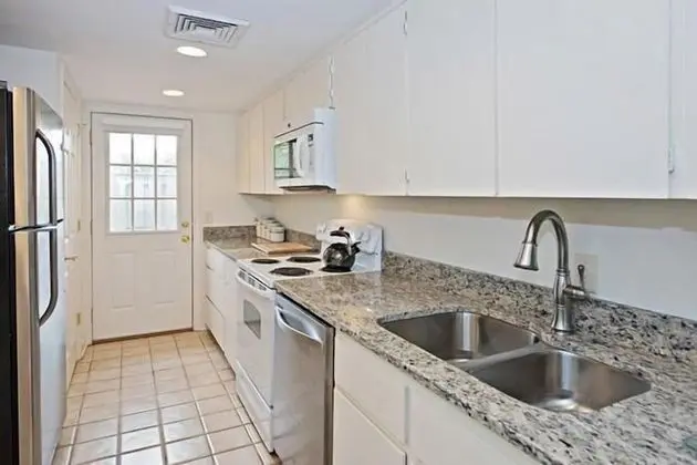 742 Schooner Court at The Sea Pines Resort - Mutfak