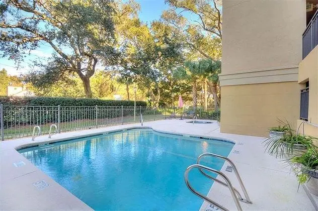 760 Ocean Boulevard #404 by Hodnett Cooper - Havuz