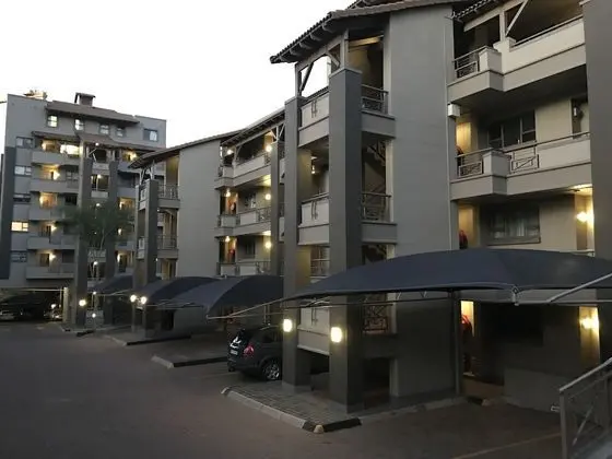 77 Grayston Apartment