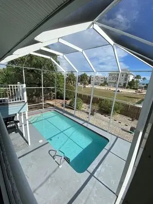 7920 Buccaneer Dr. - Havuz