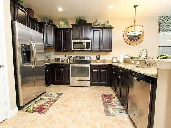 7BR 5BA Pool Home In ChampionsGate - Mutfak