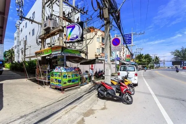 7Q Patong Beach Hotel - Plaj