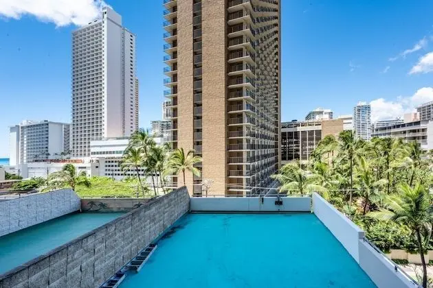 7th Floor Garden View Condo In Walking Distance to Waikiki Beach by Redawning - Dış Mekan