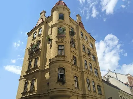 7th Heaven Vienna Center Apartments